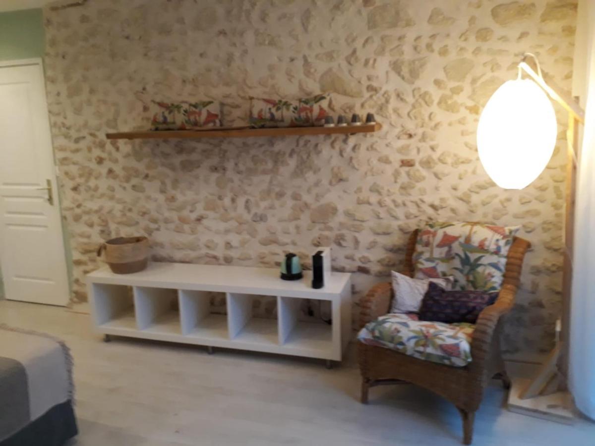 Bed and Breakfast Les 3 Echoppes Charge Экстерьер фото
